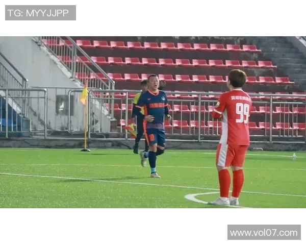 越南足球明星在大学赛场展现风采与激情的精彩瞬间