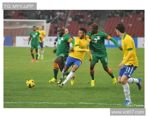 足球明星怒踢手机屏幕引发热议网友纷纷评论背后原因与影响